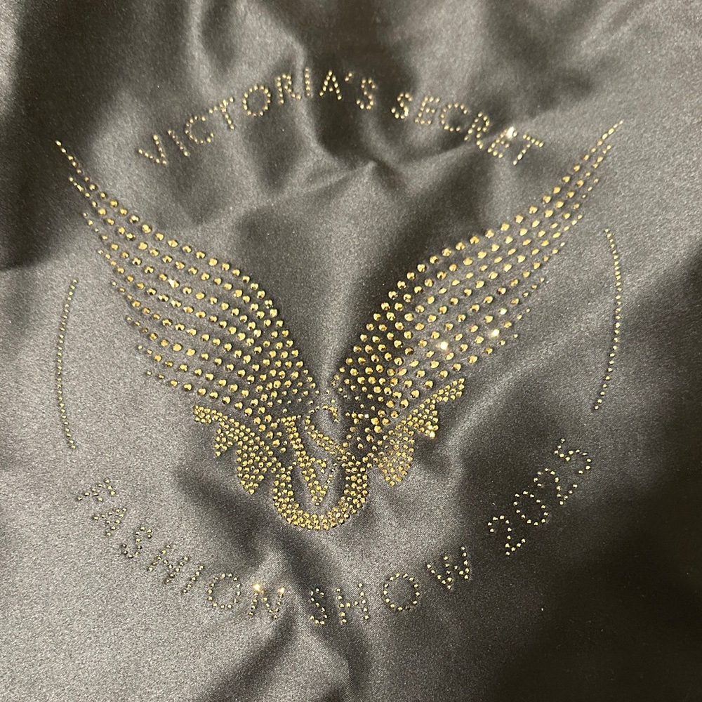 Victoria’s Secret Fashion Show 2025 Sequin Tote – Black, Zipper Top - Picture 2 of 3